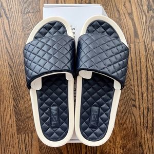 NWT APL Women’s Lusso Slides - Size 9 - Midnight/Pristine